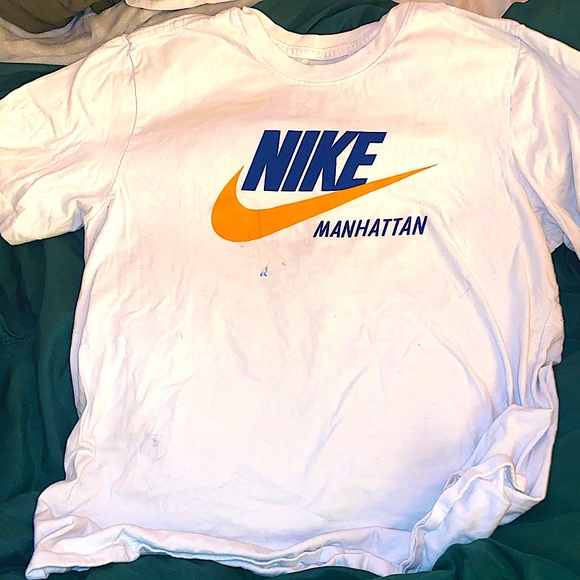 Nike Manhattan Unisex Tee - Picture 2 of 3